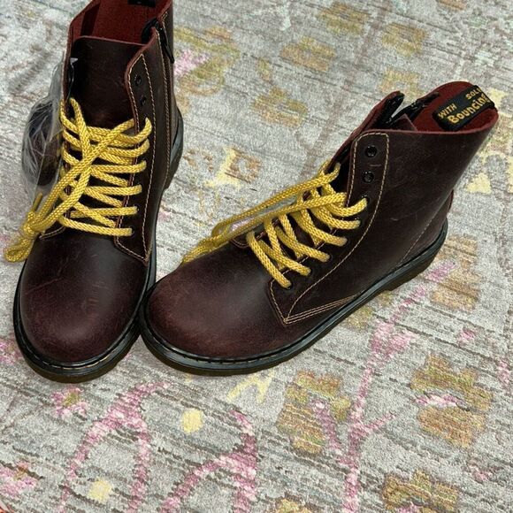 YOUTH PABLO LEATHER LACE UP BOOTS sz 6 - Picture 1 of 4